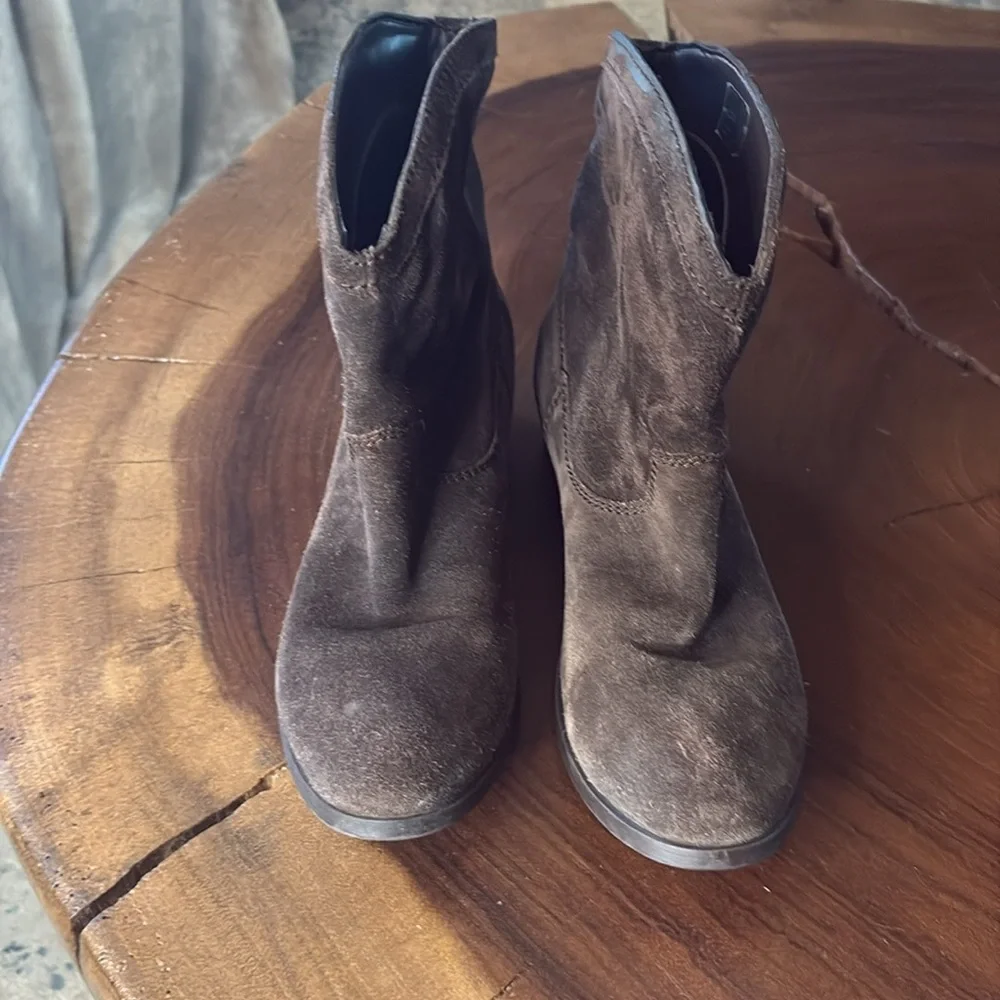 J Renee Embroidered Brown Suede Ankle Boots/ Size 10 - Picture 5 of 9